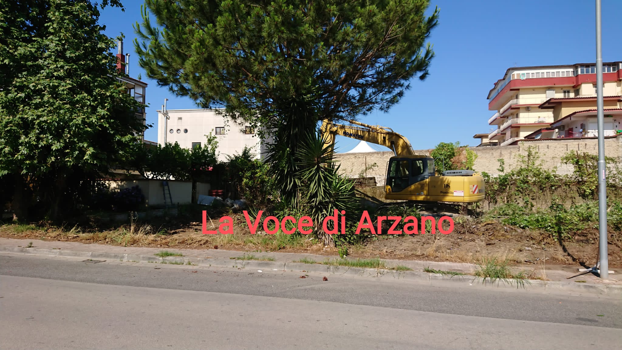 Ex Merisinter, pulizia esterna, in attesa della riapertura della strada