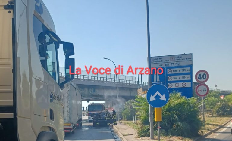 Auto bruciata, traffico nei pressi dell’Asse Mediano