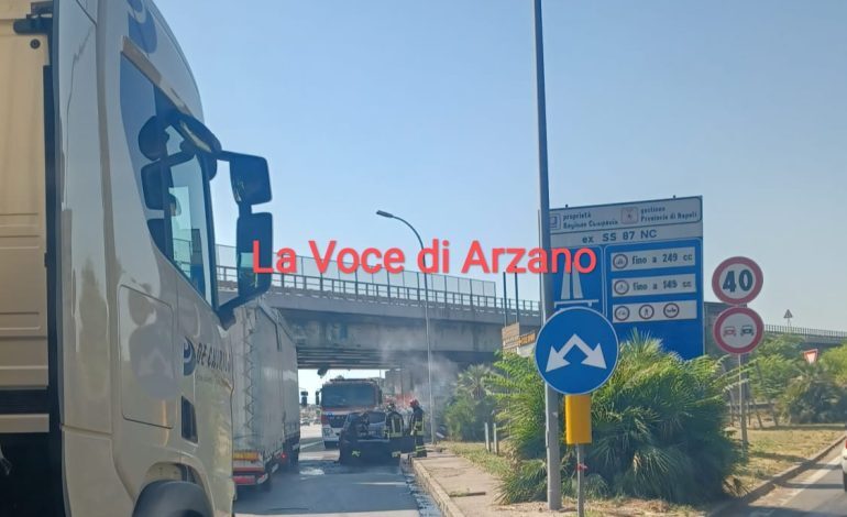Auto bruciata, traffico nei pressi dell’Asse Mediano