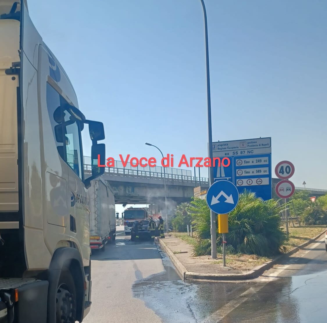 Auto bruciata, traffico nei pressi dell’Asse Mediano