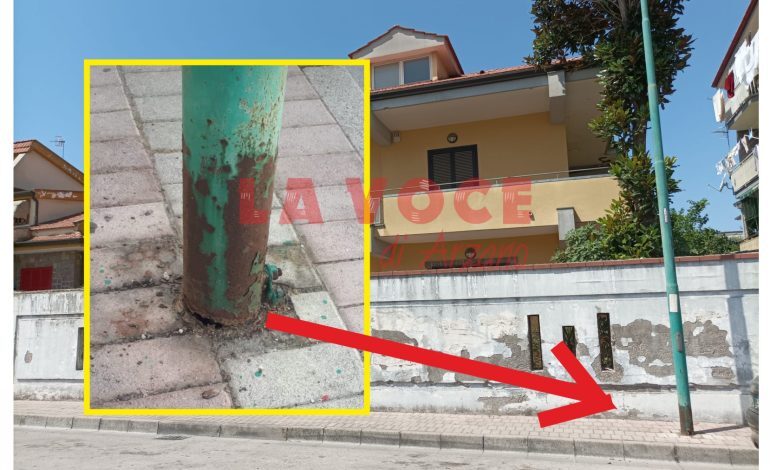 Pubblica illuminazione pericolosa in via Compagna