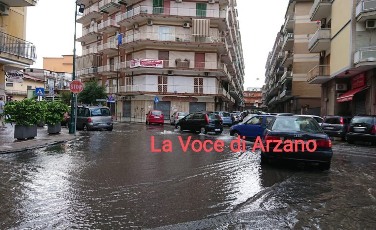 Bomba d’acqua su Arzano, numerosi allagamenti