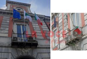 Tornano le bandiere nuove sul Municipio