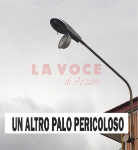 Un altro palo pericolante