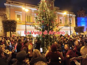 Acceso l’albero di Natale in piazza Cimmino
