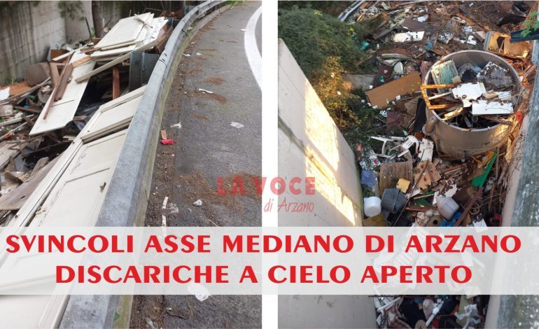 Tornano i rifiuti negli svincoli di Arzano dell’Asse Mediano