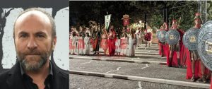 Villa comunale, stasera ore 20.30 Gianfranco Gallo, poi la “Tragedia di Santa Giustina”. Diretta televisiva su TeleclubItalia canale 77