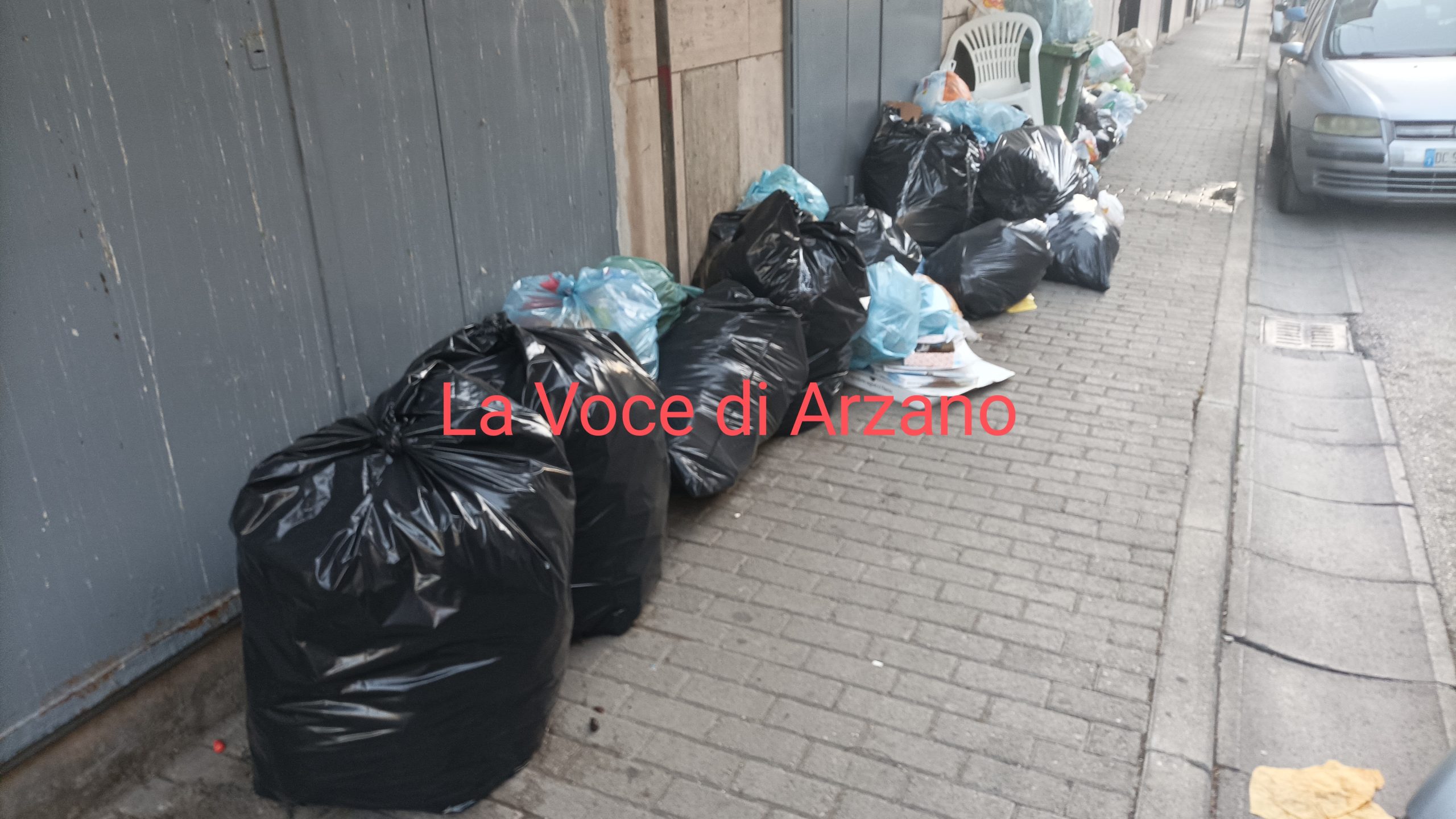 Emergenza rifiuti, l’opposizione chiede la convocazione del consiglio comunale