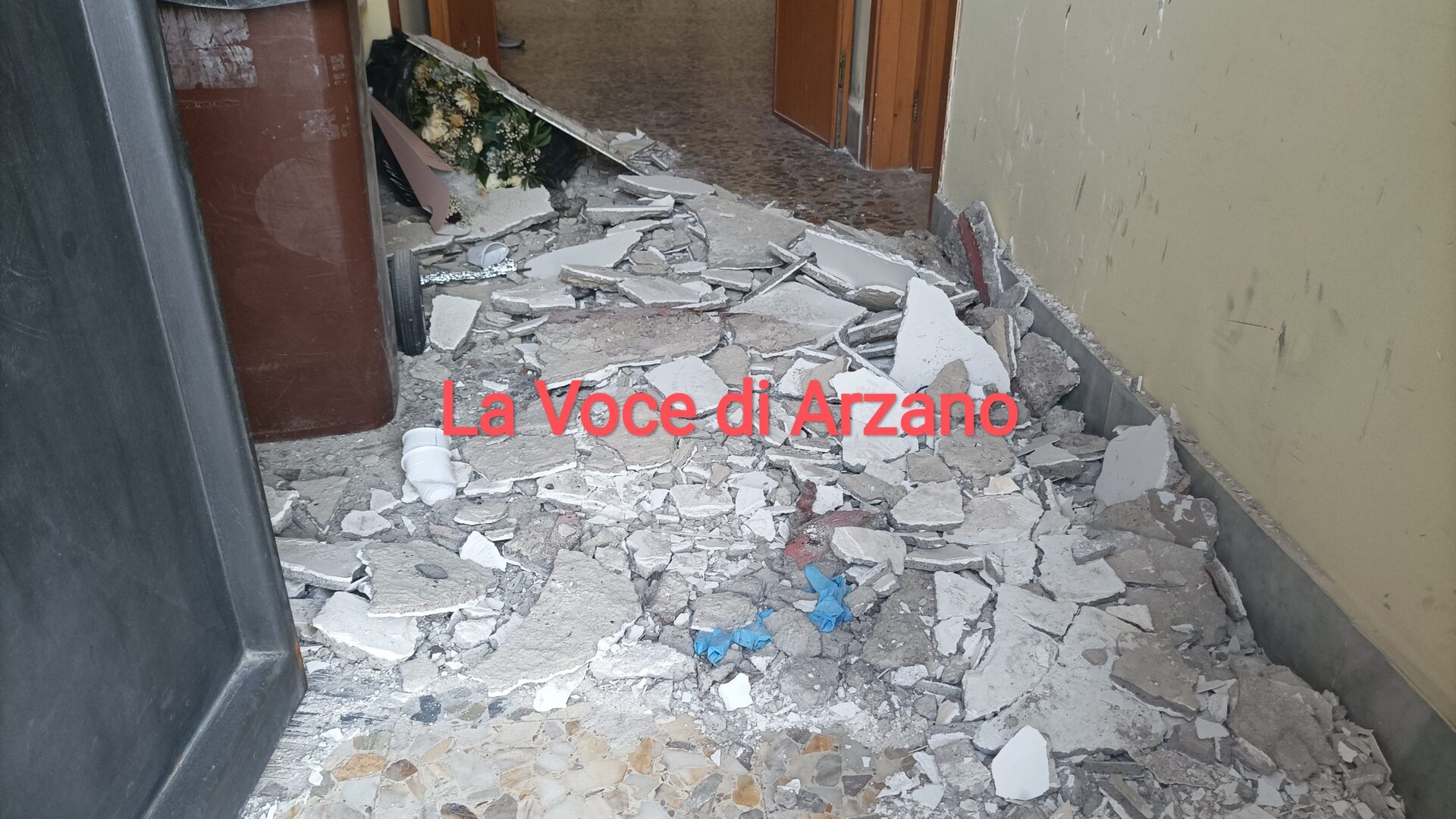 Cede parte del soffitto nel retro della sacrestia in Sant’Agrippino, miracolosamente illeso Padre Pasquale