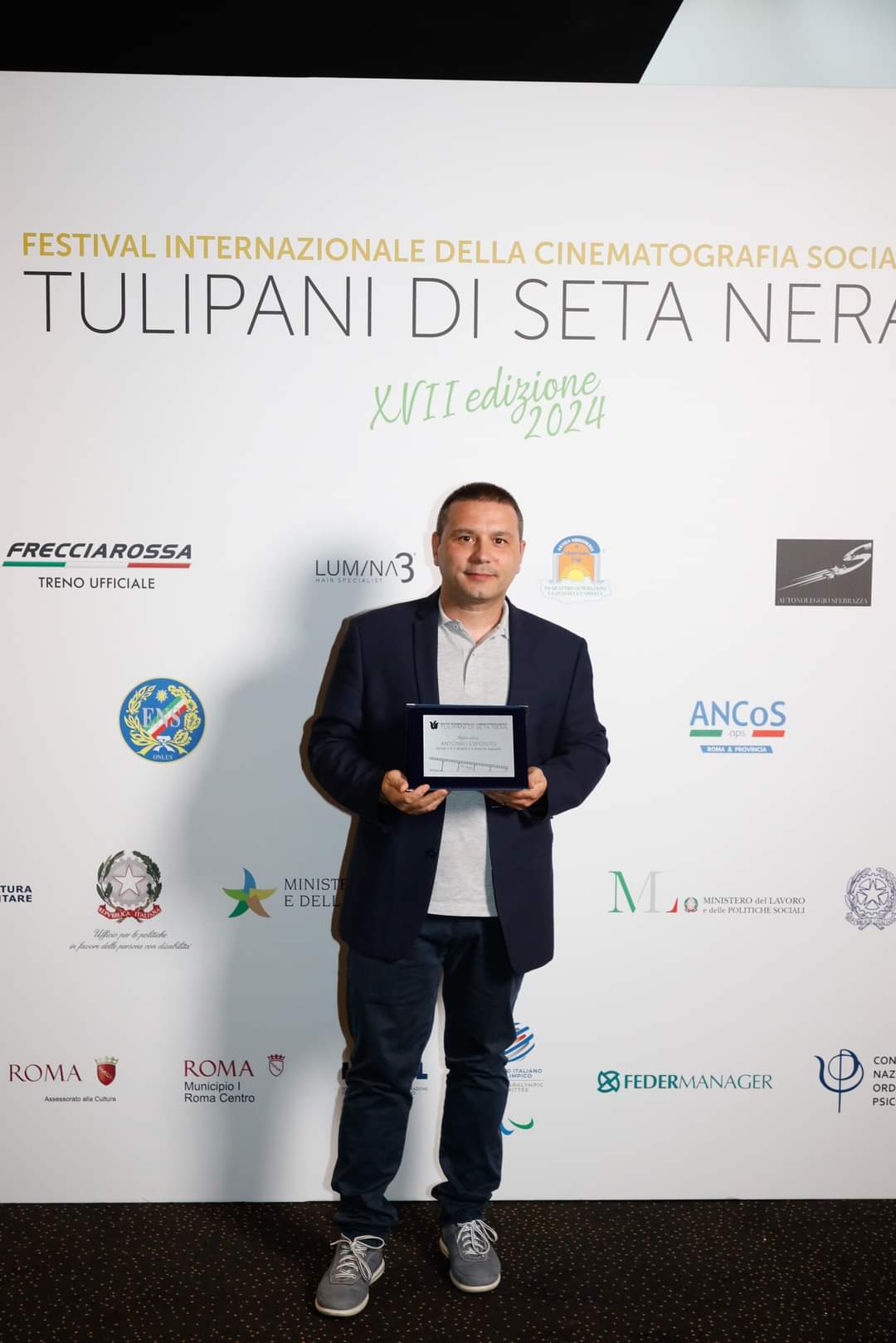 Antonio Esposito, migliore attore al Festival Internazionale della cinematografia sociale – Tulipani di seta nera