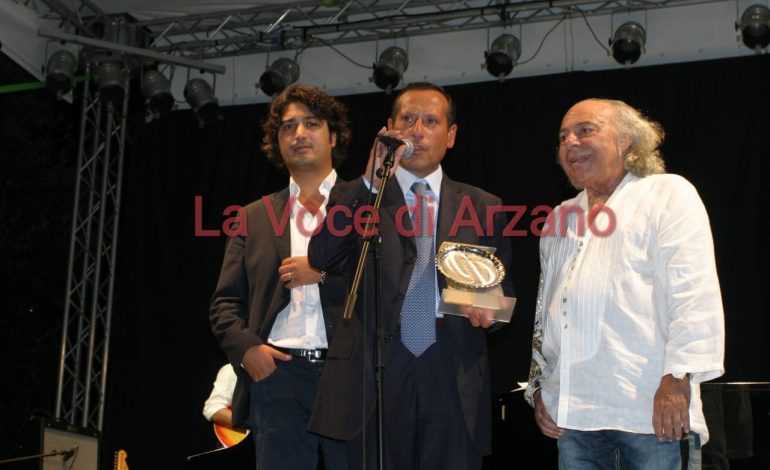 Tributo a Peppino Gagliardi questa sera in villa comunale. Numerosi ospiti