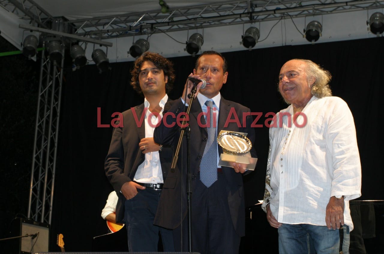 Tributo a Peppino Gagliardi questa sera in villa comunale. Numerosi ospiti