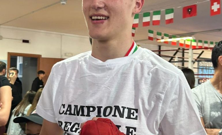 Pugilato 60kg, l’arzanese Alex Paraschiva è campione regionale U19