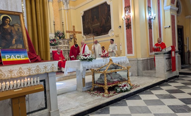 L’accoglienza di don Pasquale Muto al Cardinale Domenico Battaglia
