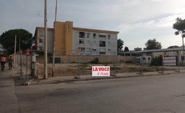 Smart City in via Volpicelli, abbattuto il muro di cinta
